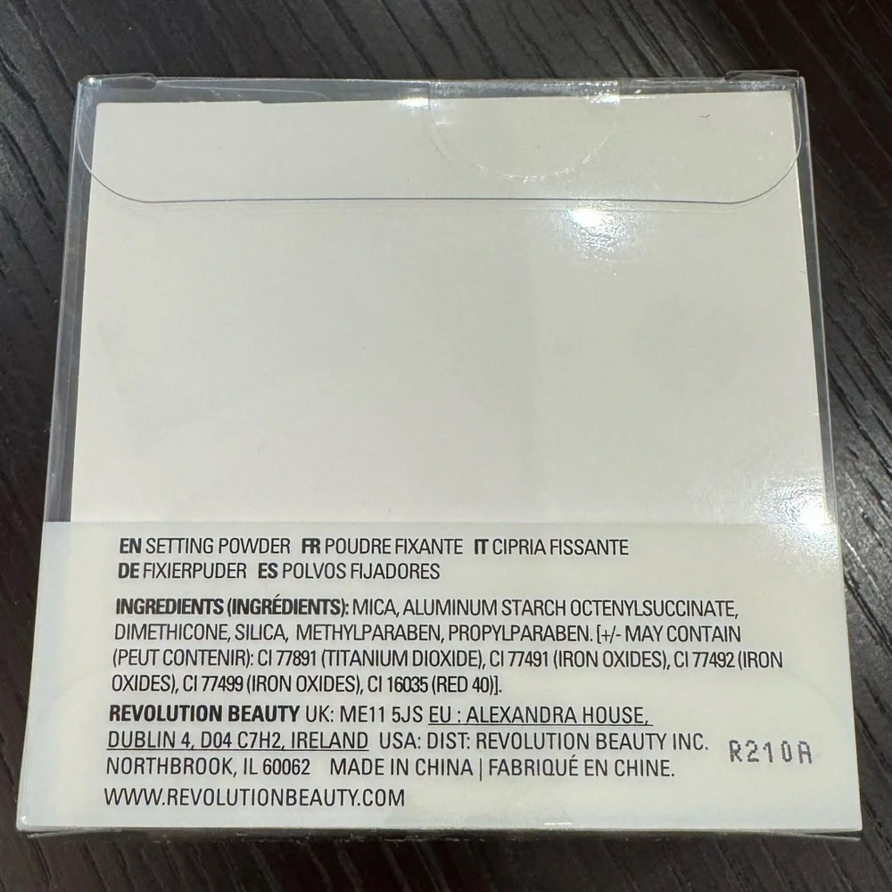 Bundle of 2 – Revolution Conceal & Fix Loose Setting Powder – Light Yellow – NEW